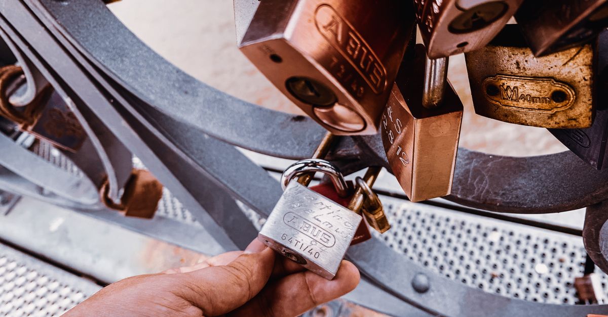 locksmith service technician — Elk Grove Village Locksmith