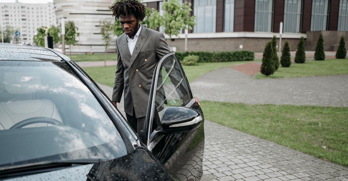 Roadside Car Lockout Service: What to Do and What Happens When We Arrive — Elk Grove Village Locksmith
