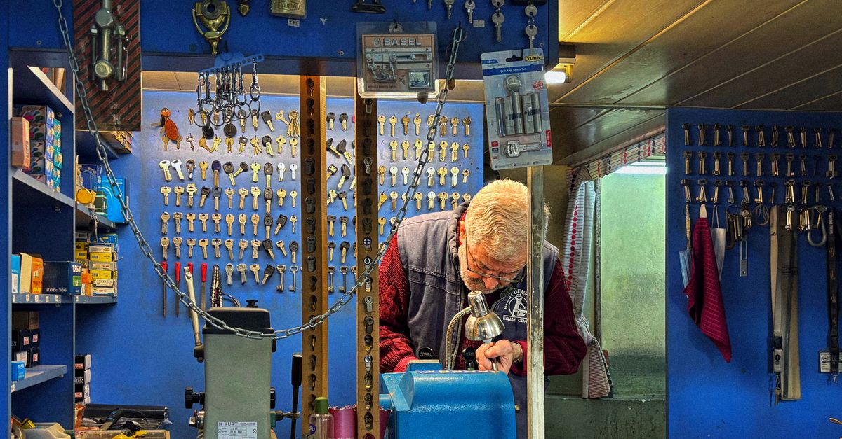 Is It Cheaper to Go to a Locksmith or Dealer? Factors That Shape Your Quote — Elk Grove Village Locksmith